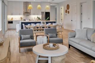 Keys Casa - Elegant Waterfront Retreat, Sleeps 16, Elevator, Private Dock, Putt-Putt - Key Largo - 9
