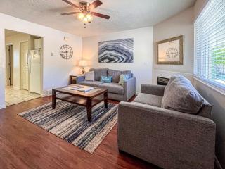 Updated Lake View Condo 941 2- Amazing Views - 7