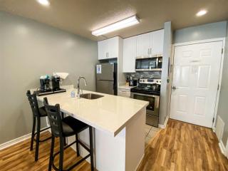 Beautiful Inn Building Condo 208 Pet friendly - 2