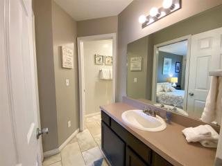 Inn Building Condo 206 Beautiful updated condo - Garden City - 3