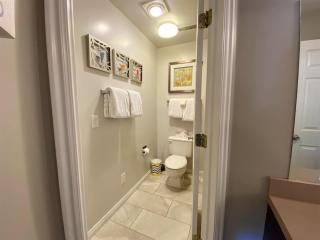 Inn Building Condo 206 Beautiful updated condo - Garden City - 1
