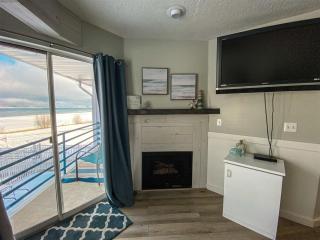 Inn Building Condo 203, Remolded with Lake View - 6