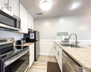 Inn Building Condo 203, Remolded with Lake View - 2