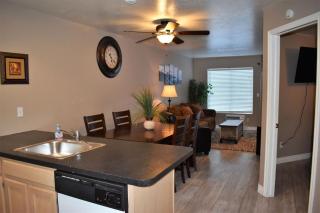 Inn Building Condo 110 (Pet friendly, free Wi-Fi) - Garden City - 8