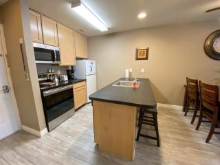 Inn Building Condo 110 (Pet friendly, free Wi-Fi) - Garden City - 7