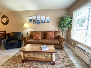 Inn Building Condo 110 (Pet friendly, free Wi-Fi) - Garden City - 5