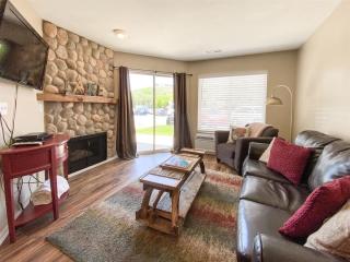 Inn Building Condo 102 Updated Ground Level - Garden City - 2