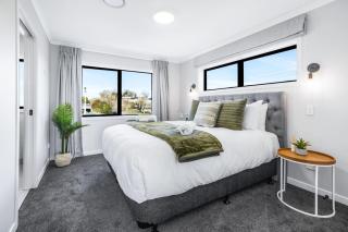 Luxury, Modern with King Bed and Views- By KOSH BNB - Hamilton - 7