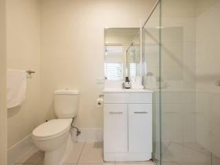 Walk to everything Modern 2Beds Apt with Easy Access - Springwood - 2
