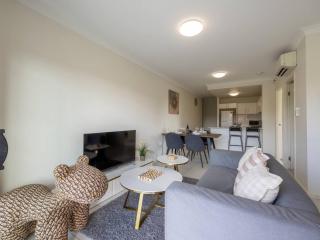 Walk to everything Modern 2Beds Apt with Easy Access - Springwood - 1