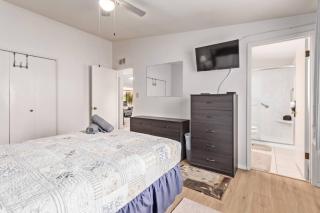 Relaxing 2BR plus Den Golf Retreat with Backyard and BBQ - Sun City - 2