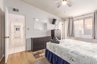 Relaxing 2BR plus Den Golf Retreat with Backyard and BBQ - Sun City - 1