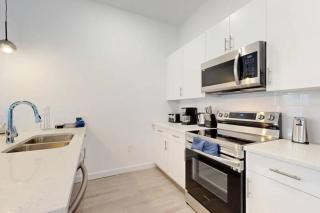 Spacious 5BR and 4BA Oasis with Pool - 15 Min to Disney - 8