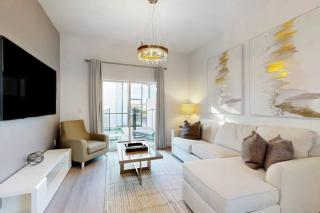 Spacious 5BR and 4BA Oasis with Pool - 15 Min to Disney - 6