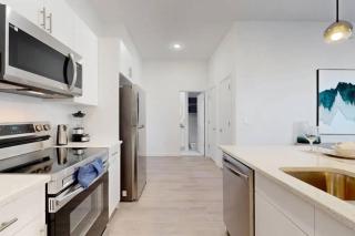 Spacious 5BR and 4BA Oasis with Pool - 15 Min to Disney - 1