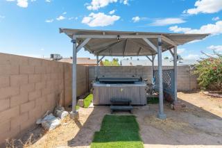 4 Bedroom, Jacuzzi, Location and Outdoor Dining - 1