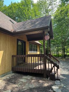 Pocono Hideout Family Home with Hot Tub Deck Sunroom Pool Big Bass Lake Larsen Lake Gouldsboro Clifton Township - Lehigh - 7