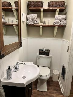 Walk to Main Street HVL cute cozy studio - Hendersonville - 3