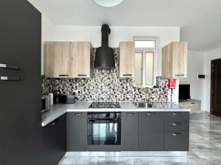 Steps from Three Cities 2BR Apt - 6