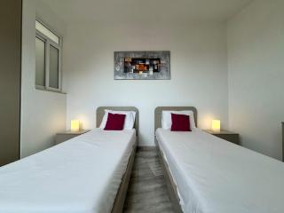 Steps from Three Cities 2BR Apt - 2