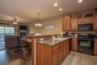 2BR Village At Indian Point 1902 near SDC - Free Tickets Daily up to $500 - Branson - 0