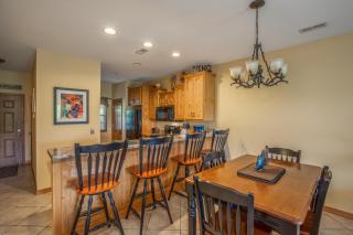 2BR Village At Indian Point 1907 near SDC - Free Tickets Daily up to $500 - Branson - 9