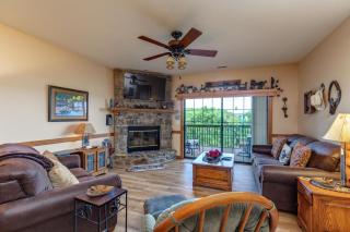 2BR Village At Indian Point 1807 near SDC - Free Tickets Daily up to $500 - Branson - 6