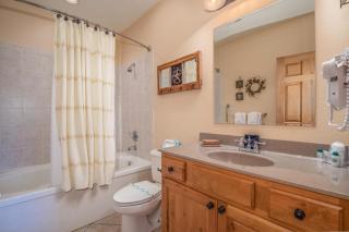 2BR Village At Indian Point 1807 near SDC - Free Tickets Daily up to $500 - Branson - 1
