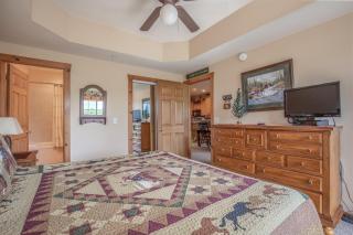 2BR Village At Indian Point 1807 near SDC - Free Tickets Daily up to $500 - Branson - 2