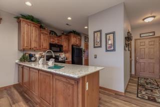 2BR Village At Indian Point 1806 near SDC - Free Tickets Daily $500 - Branson - 9