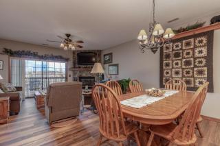 2BR Village At Indian Point 1806 near SDC - Free Tickets Daily $500 - Branson - 7