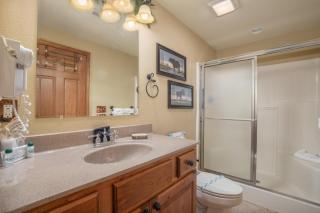 2BR Village At Indian Point 1806 near SDC - Free Tickets Daily $500 - Branson - 2