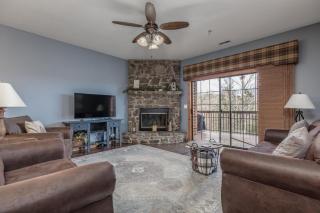 2BR Village At Indian Point 1803 near SDC - Free Tickets Daily up to $500 - Branson - 0