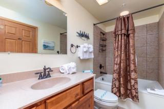 2BR Village At Indian Point 1702 next to SDC- Free Tickets Daily up to $500 - Branson - 1