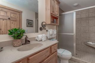 2BR Village At Indian Point 1706 near SDC - Free Tickets Daily up to $500 - Branson - 3