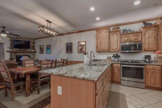 2BR Village At Indian Point 1706 near SDC - Free Tickets Daily up to $500 - Branson - 8