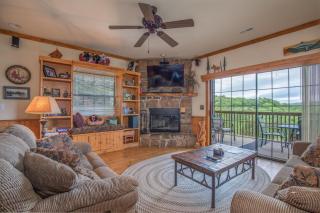 2BR Village At Indian Point 1705 near SDC - Free Tickets Daily up to $500 - Branson - 0