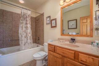 2BR Village At Indian Point 1705 near SDC - Free Tickets Daily up to $500 - Branson - 5