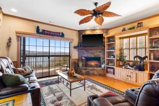 2BR Village At Indian Point 1608 near SDC - Free Tickets Daily up to $500 - Branson - 2