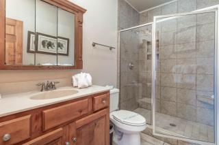 2BR Village At Indian Point 1604 near SDC - Free Tickets Daily up to $500 - Branson - 1