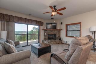 2BR Village At Indian Point 1604 near SDC - Free Tickets Daily up to $500 - Branson - 4