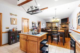 2BR Village At Indian Point 2002 near SDC - Free Tickets Daily up to $500 - Branson - 0
