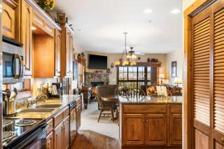 2BR Village At Indian Point 1605 near SDC - Free Tickets Daily up to $500 - Branson - 8