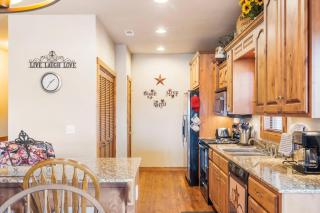 2BR Village At Indian Point 1605 near SDC - Free Tickets Daily up to $500 - Branson - 9