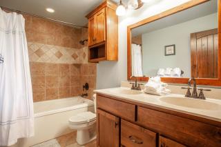 2BR Village At Indian Point 1511 near SDC - Free Tickets Daily up to $500 - Branson - 1