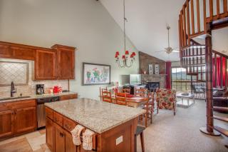 2BR Village At Indian Point 1511 near SDC - Free Tickets Daily up to $500 - Branson - 8