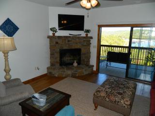 2BR Village At Indian Point 1507 near SDC - Free Tickets Daily up to $500 - Branson - 1