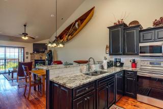 2BR Village At Indian Point 2010 near SDC - Free Tickets Daily up to $500 - Branson - 0