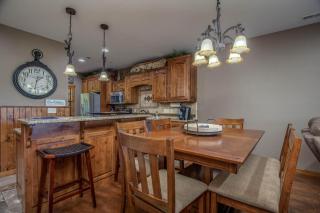 2BR Village At Indian Point 1503 near SDC - Free Tickets Daily up to $500 - Branson - 0