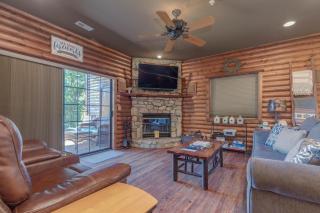 2BR Village At Indian Point 2102 near SDC - Free Tickets Daily up to $500 - Branson - 0